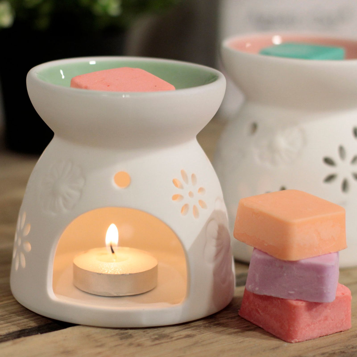 Agnes + Cat Wax Melter with Four Soy Wax Melts – Floral Ceramic Burner